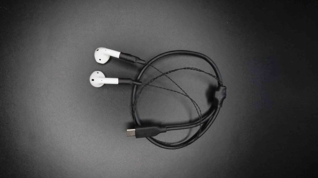 世界上第一款有线 AirPods